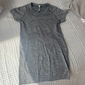 Lululemon tshirt